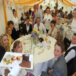 Kwizeen serving dessert at a marquee wedding